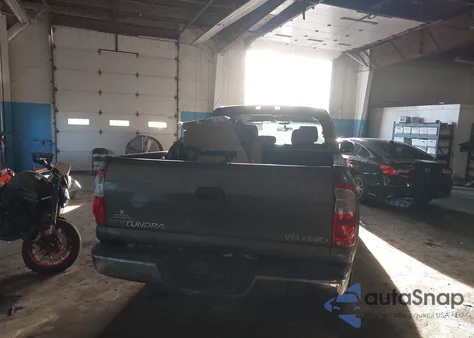 2004 Toyota Tundra Sr5 V8 z USA, uszkodzony, nr VIN 5TBDT44194S450678